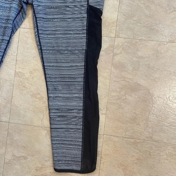 Athleta, Woven Sheer Side Capris, Sz XL, Excellent Condition - Picture 2 of 7